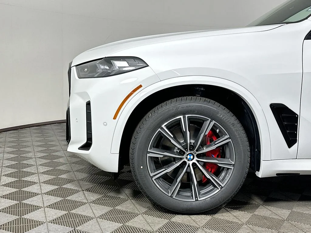 New 2026 Alpine White BMW xDrive40i image 9