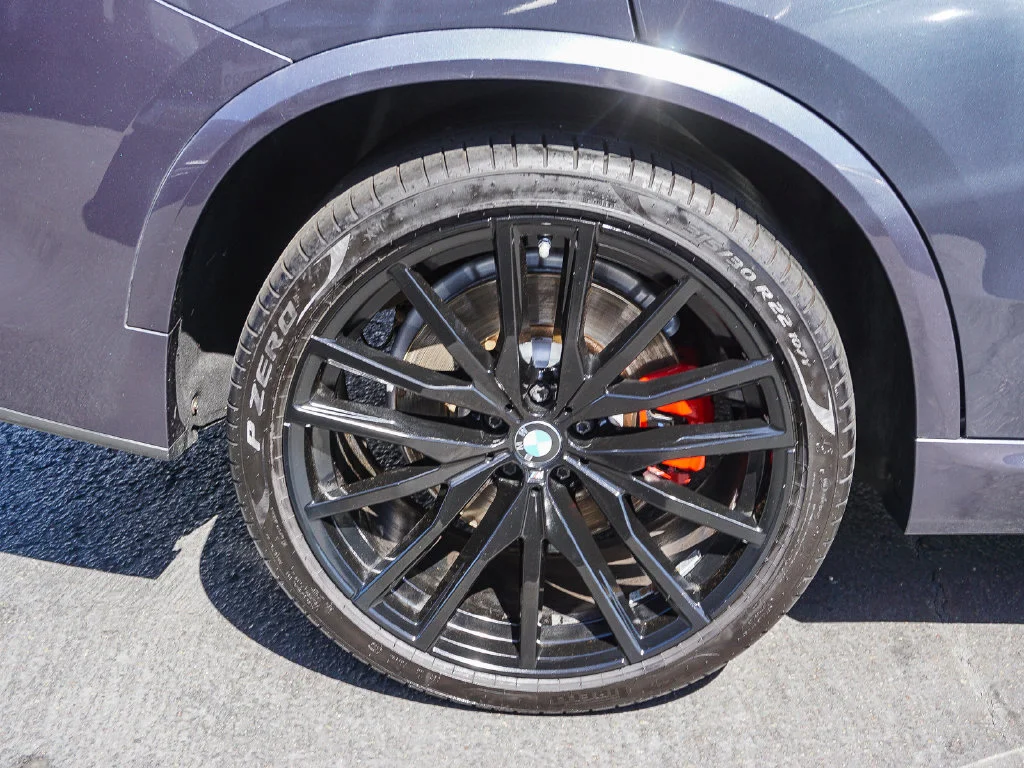 Used 2021 Gray BMW xDrive40i image 9