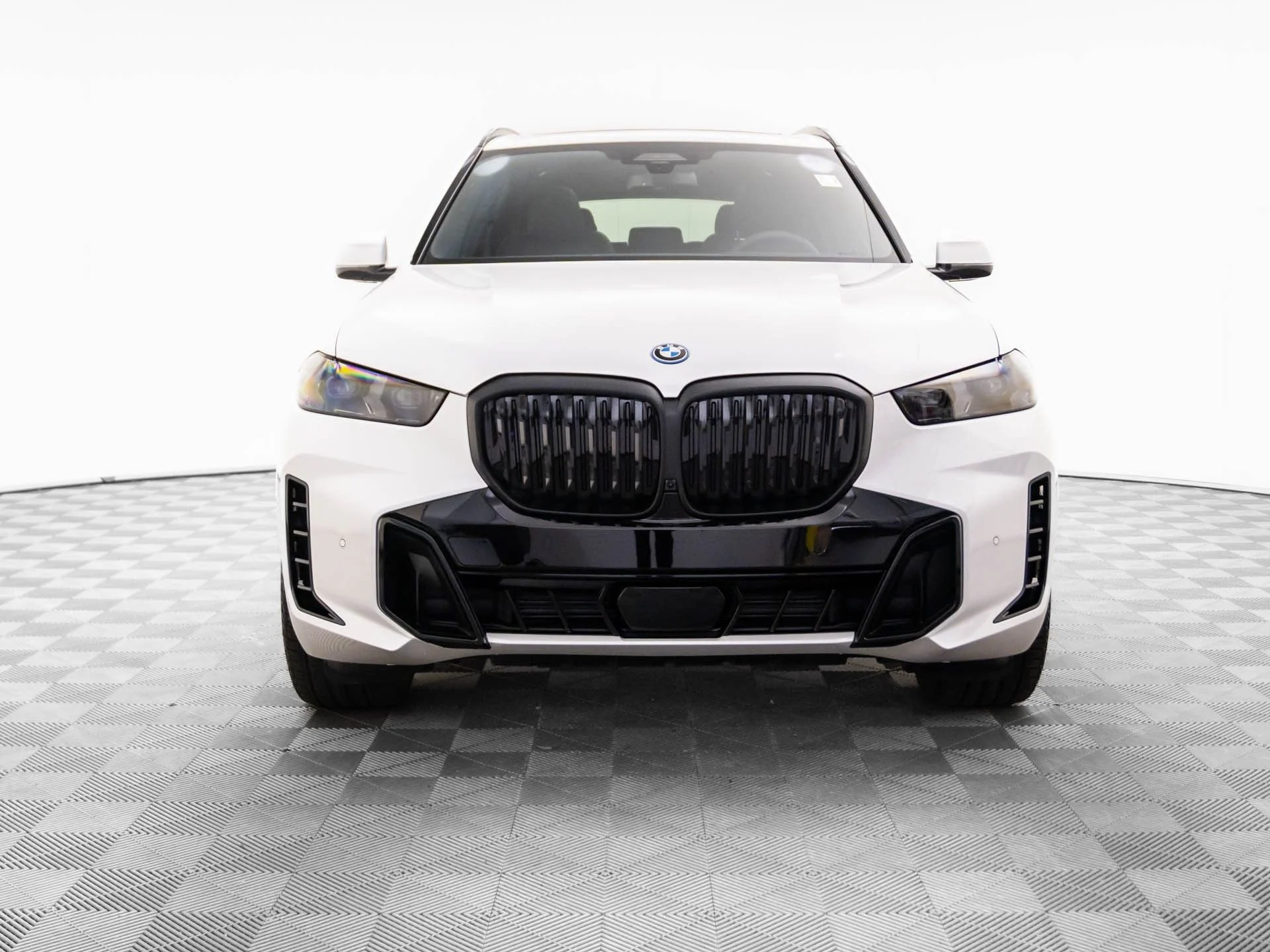 New 2026 White BMW xDrive50e image 9