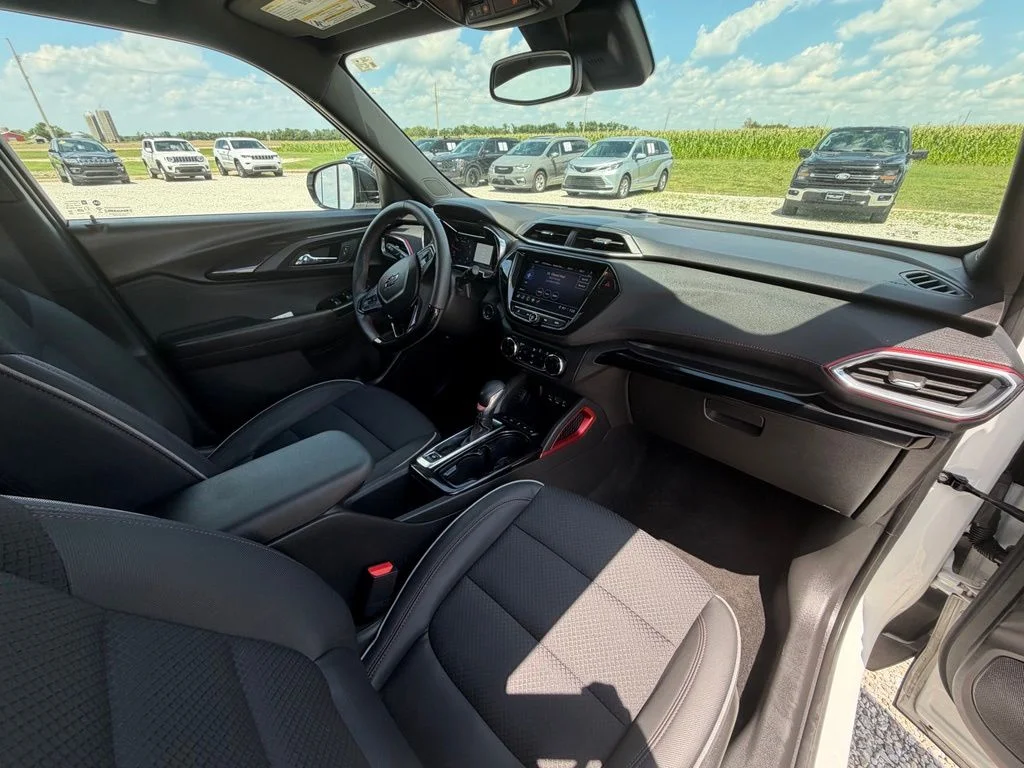 Used 2023 White Chevrolet RS image 31