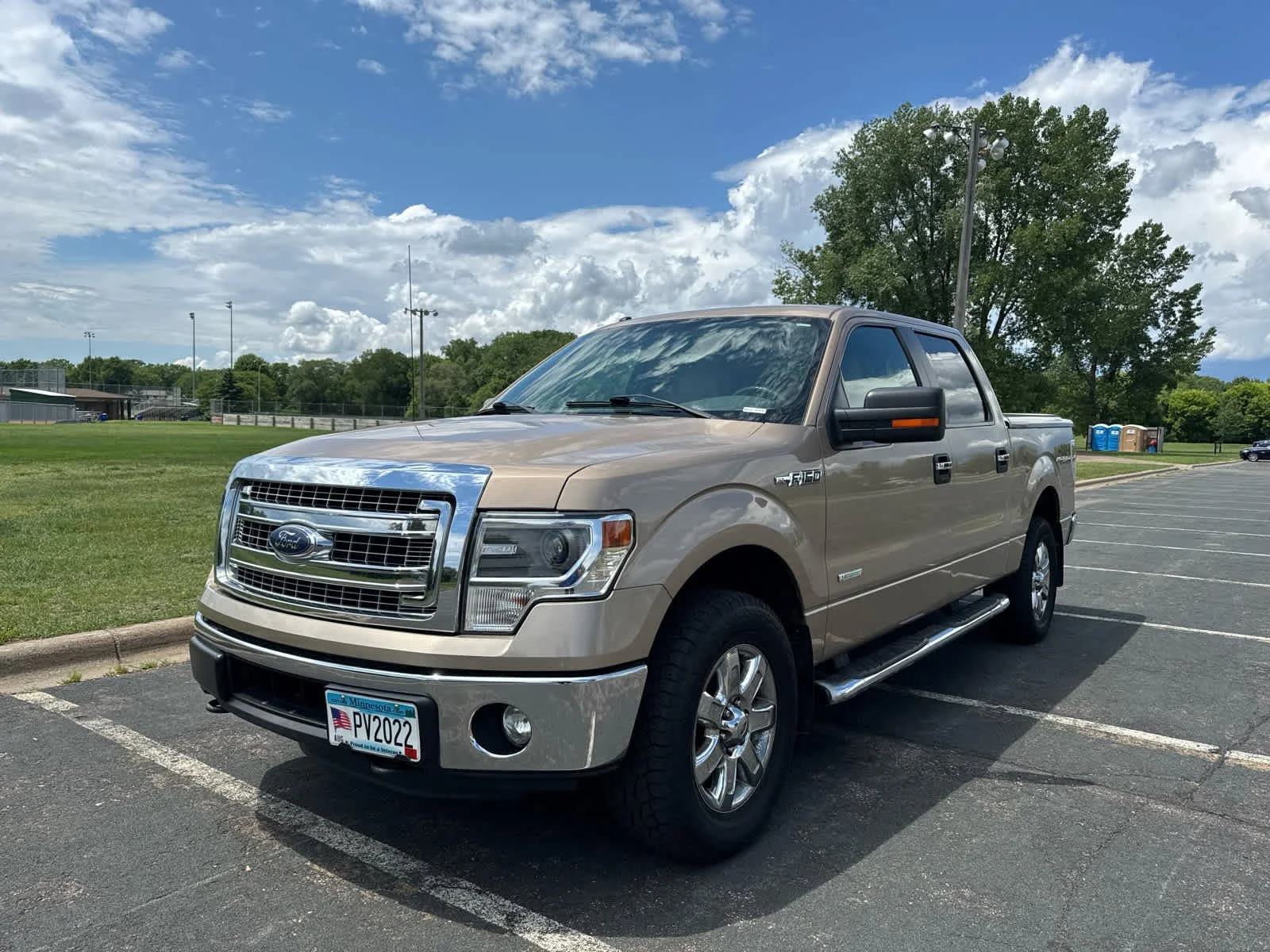 Used 2014 Pale Adobe Metallic Ford XLT image 3
