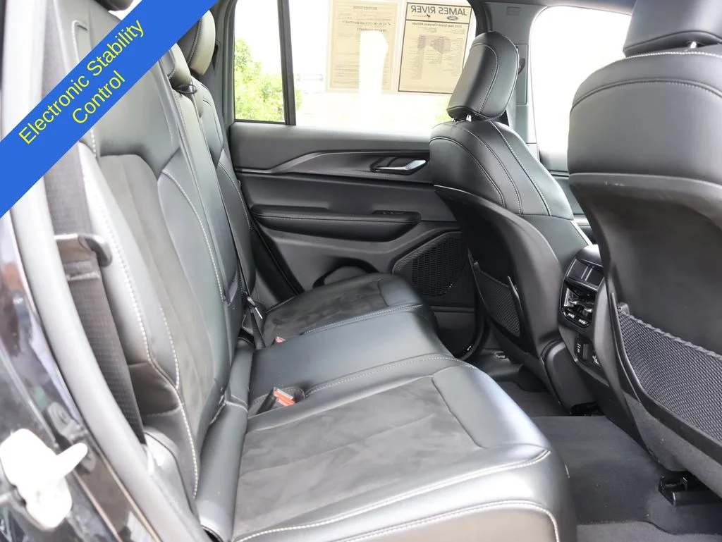 Used 2025 Black Jeep Altitude image 12