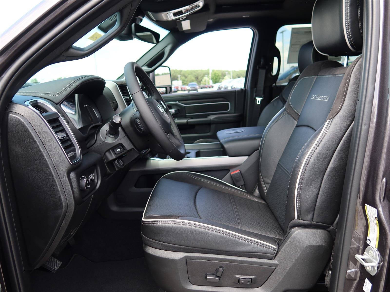 New 2026 Granite Crystal Metallic Clear-Coat Exterior Paint RAM Laramie image 13