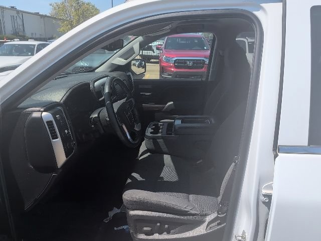 Used 2017 SUMMIT WHITE GMC SLE image 4