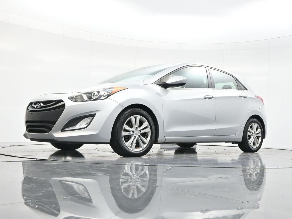 Used 2013 Shimmering Silver Metallic Hyundai Base image 43