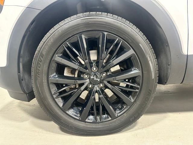 Used 2022 White Pearl Kia SX image 25
