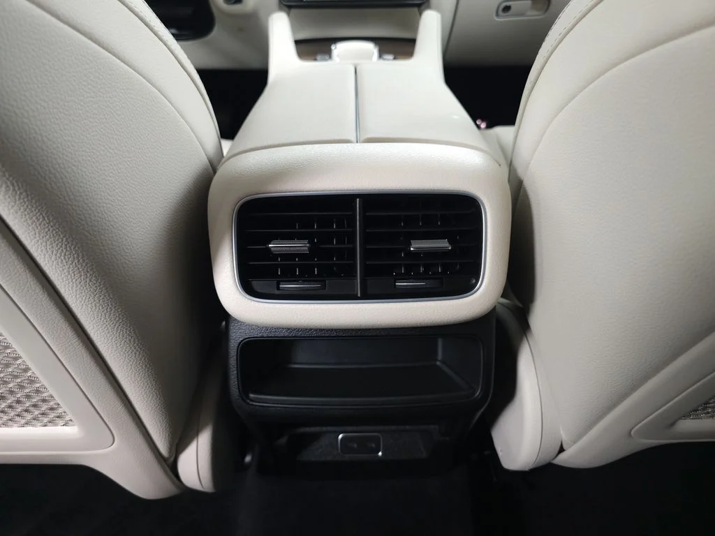 Used 2025 Polar White Mercedes-Benz GLE 450e image 28