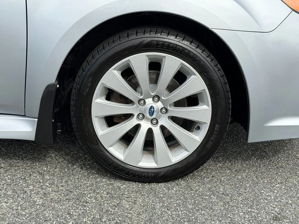 Used 2012 Silver Subaru 2.5i image 34