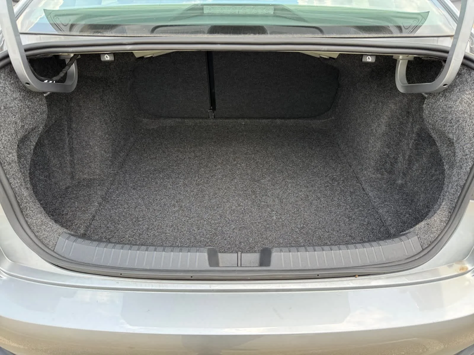 Used 2025 Pyrite Silver Metallic Volkswagen SE image 23