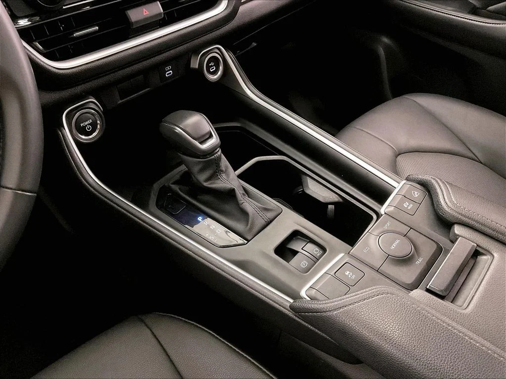 Used 2025 Beige Toyota XLE image 19