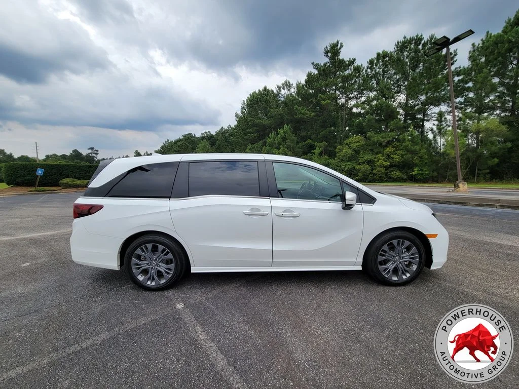 Used 2025 White Honda Touring image 6