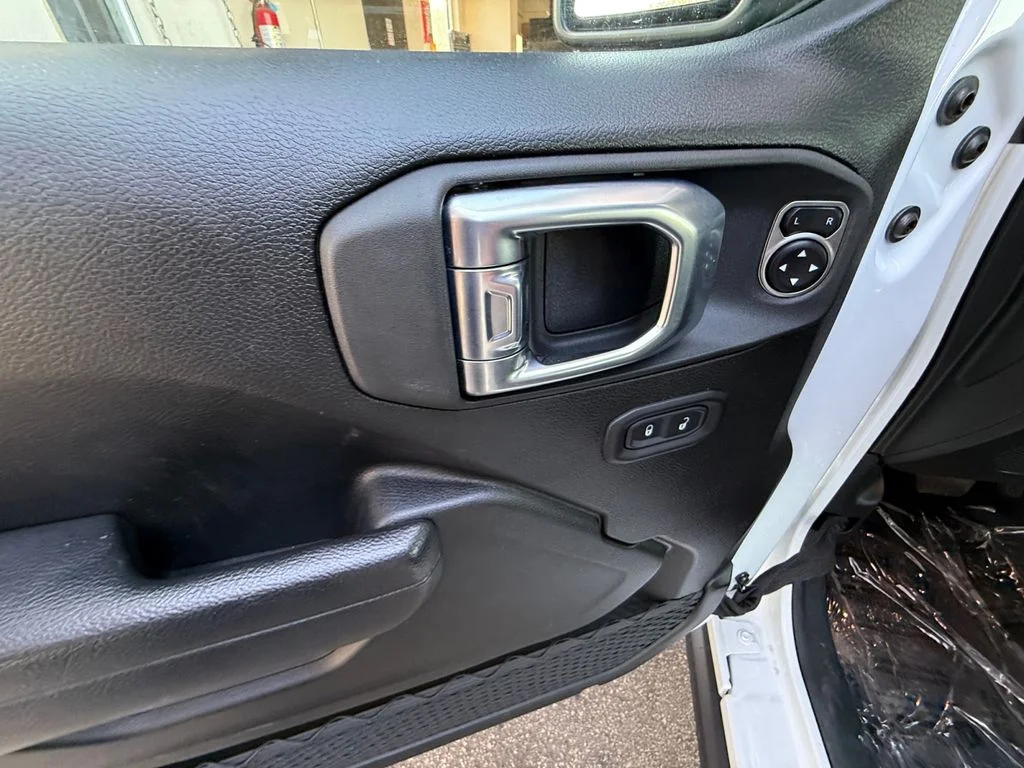 Used 2026 White Jeep Rubicon image 11