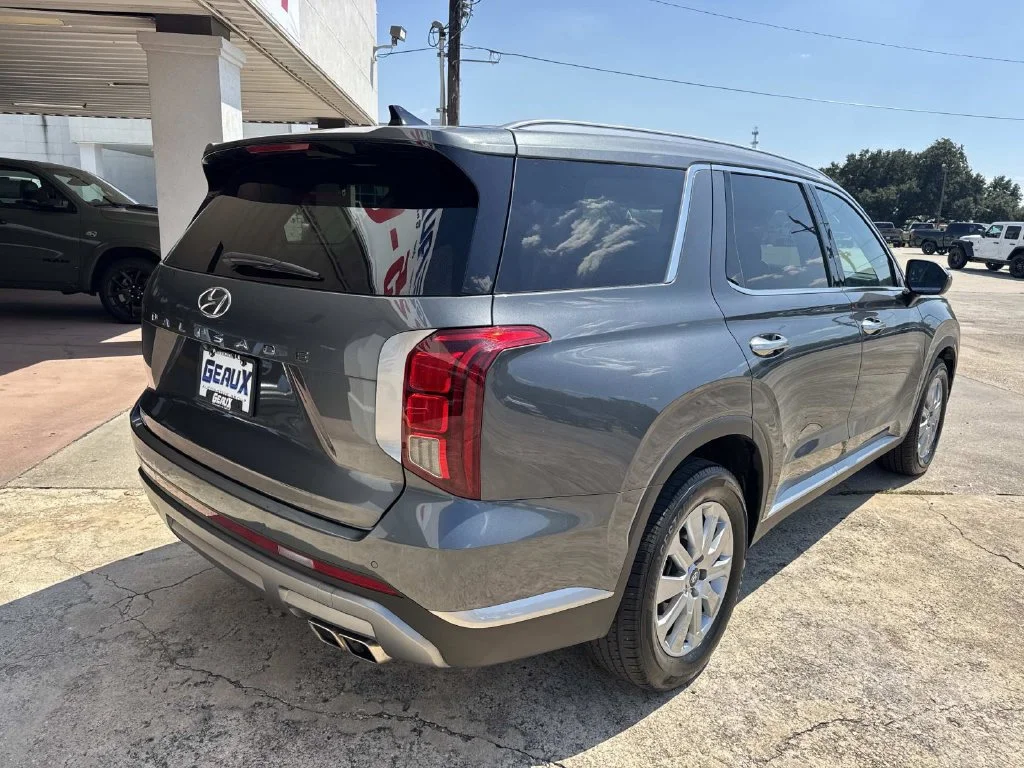 Used 2025 Gray Hyundai SEL image 11