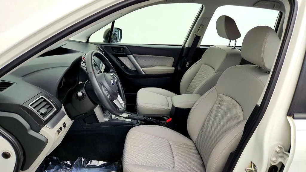 Used 2018 Crystal White Pearl Subaru 2.5i CVT w/ Alloy Wheel Package image 18
