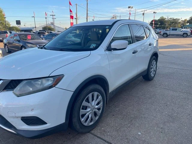 Used 2016 White Nissan S image 2