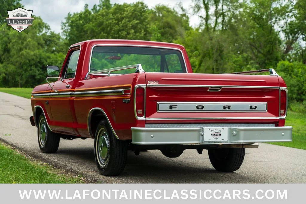 Used 1975 Red Ford  image 22