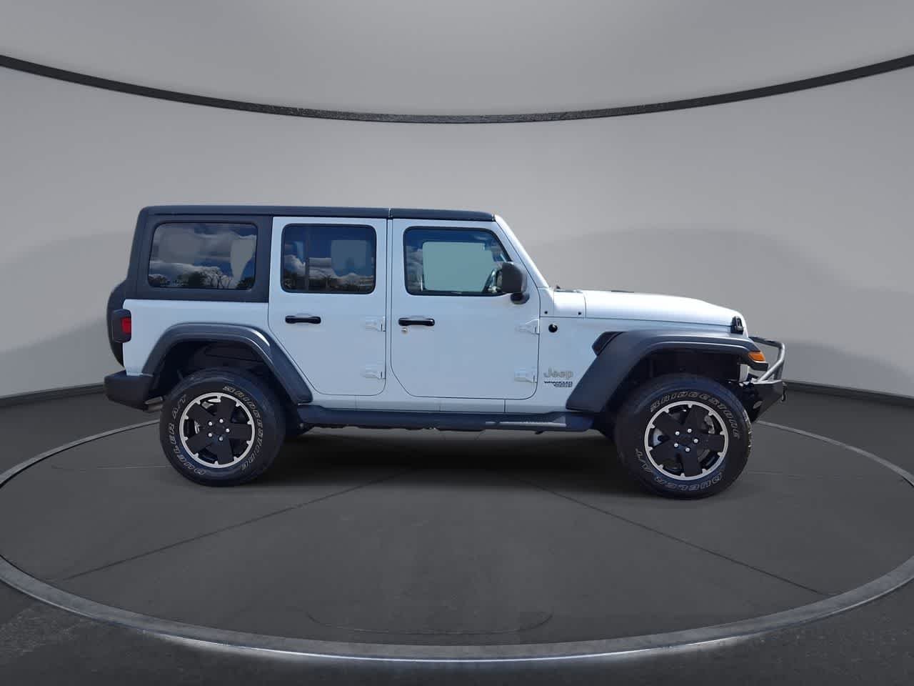 Used 2018 Bright White Clearcoat Jeep Sport S image 9