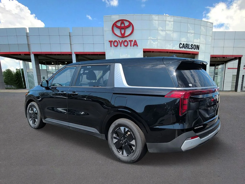 Used 2026 Kia Carnival LXS with VIN KNDNB5KA3T6120587 for sale in Minneapolis, Minnesota