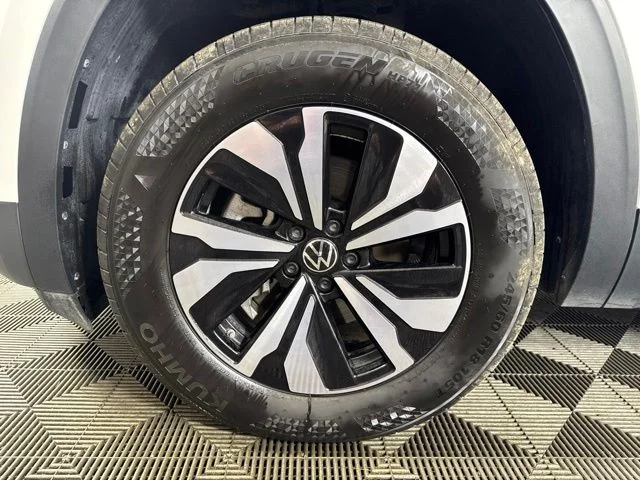 Used 2026 White Volkswagen SE image 10