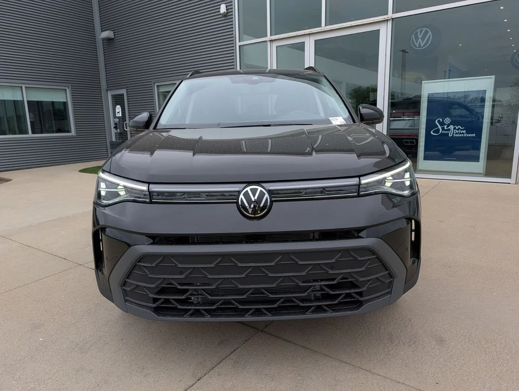 New 2026 Black Volkswagen 1.5T SE Black image 8