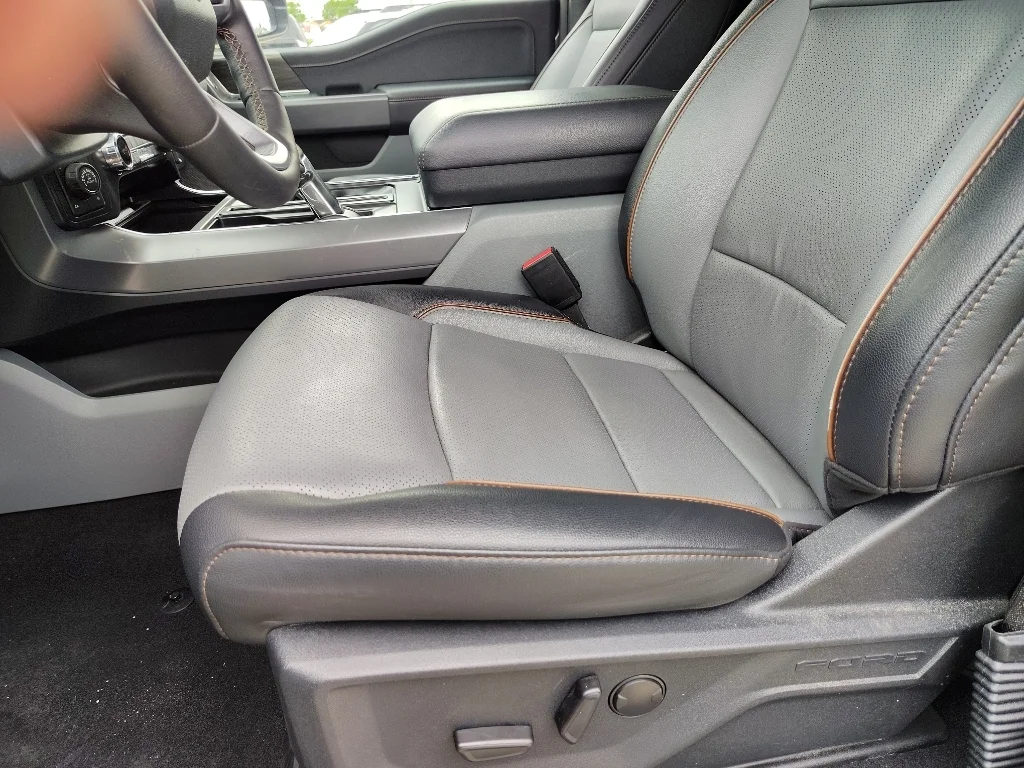 Used 2025 Carbonized Gray Metallic Ford LARIAT image 11