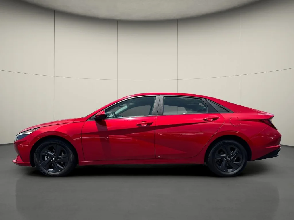 Used 2023 Red Hyundai SEL image 5