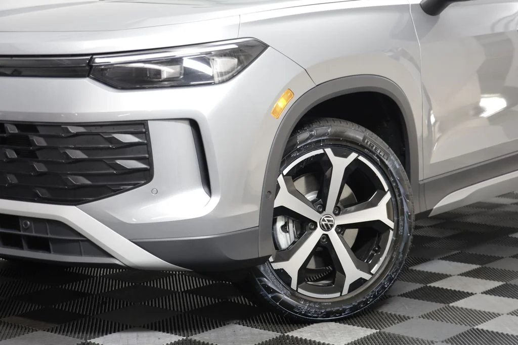 New 2026 Silver Volkswagen 2.0T SE image 4