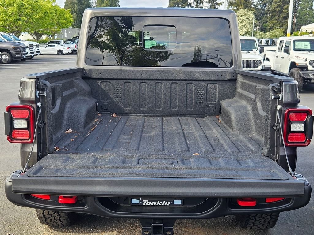 New 2026 Granite Crystal Metallic Clearcoat Jeep Rubicon image 24