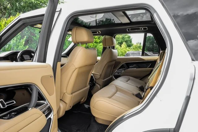 New 2026 Fuji White Land Rover SE image 48