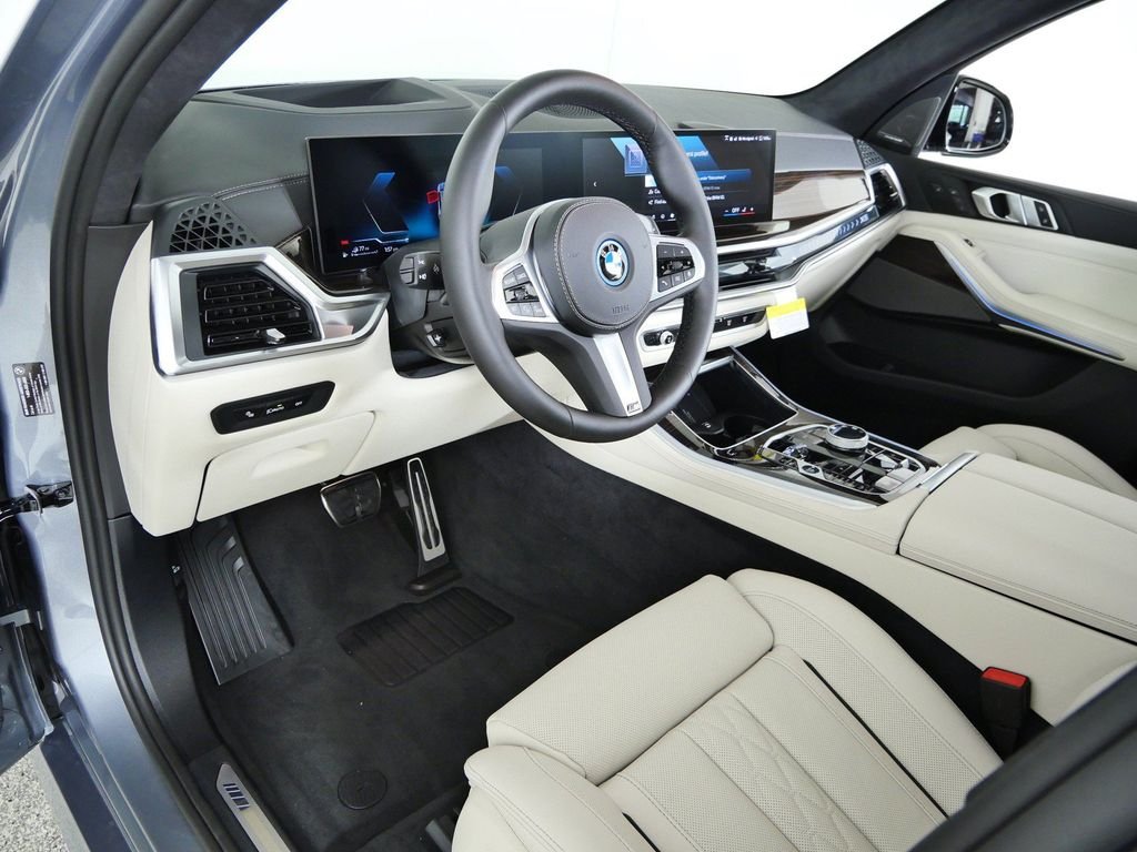 New 2026 Skyscraper Grey Metallic BMW xDrive50e image 31