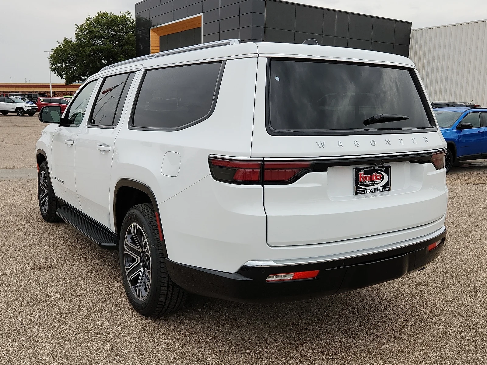 New 2025 Bright White Clear-Coat  Paint Jeep L 4X4 image 3