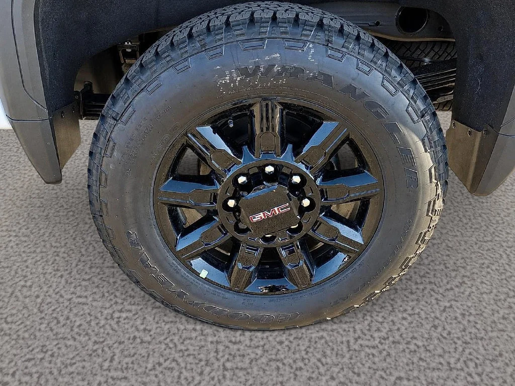 2026 GMC Sierra 2500HD AT4 - Photo 8