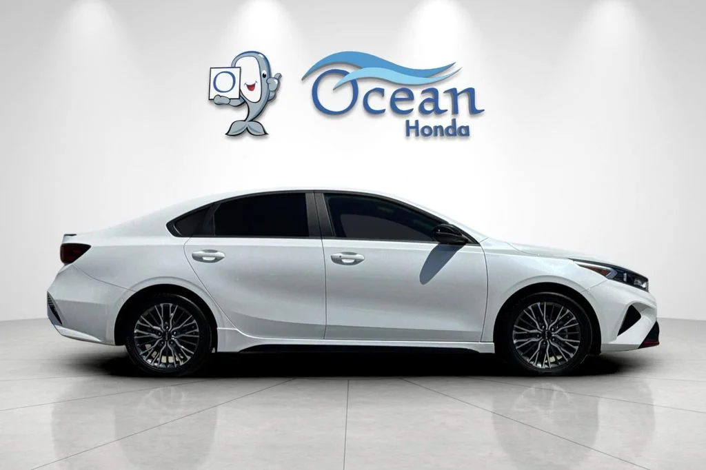 Used 2024 Snow White Pearl Kia GT-Line image 3