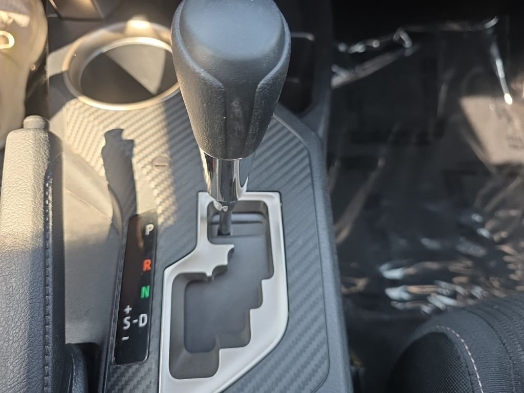 Used 2013 White Toyota XLE image 17