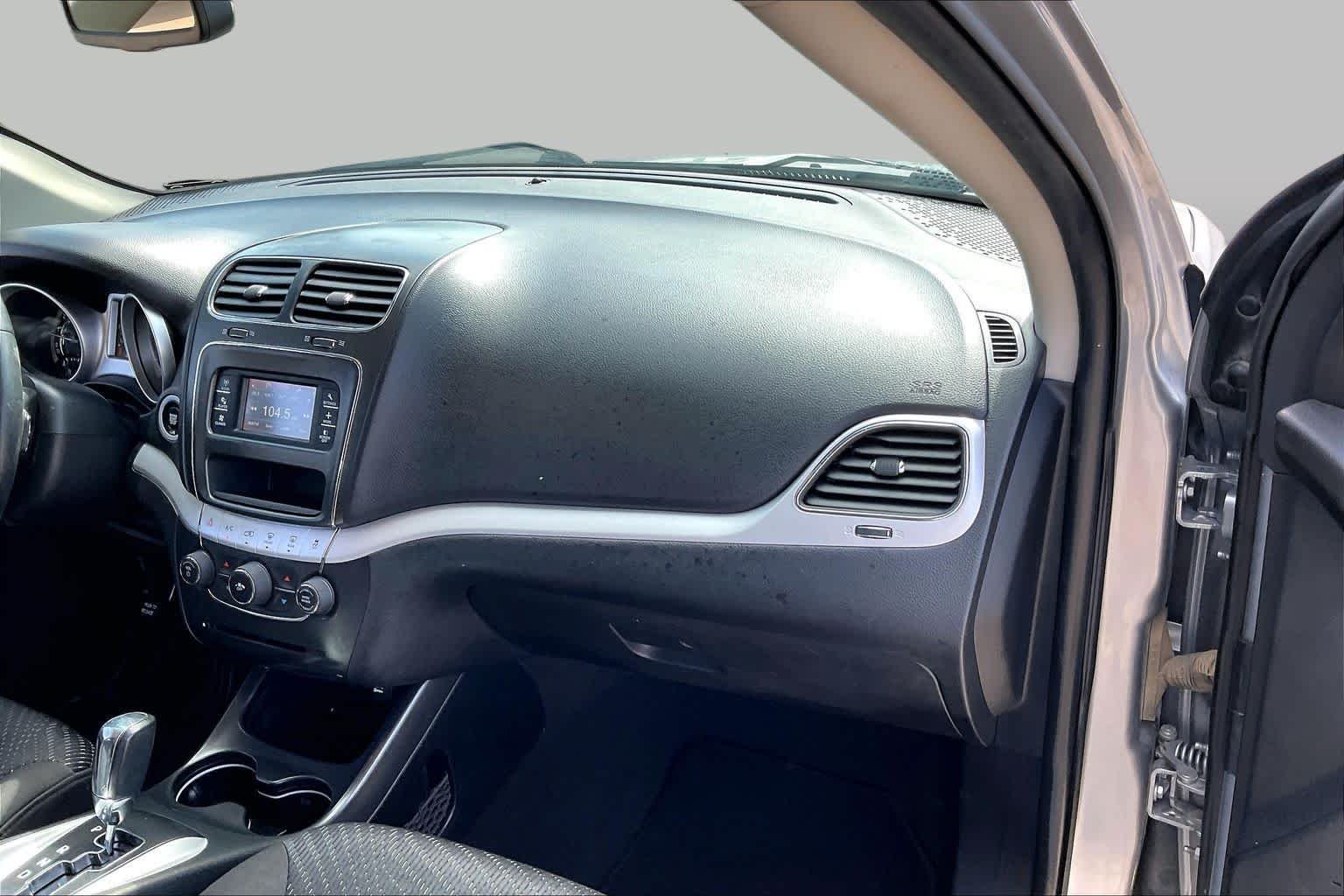 Used 2018 Billet Clearcoat Dodge SE image 18
