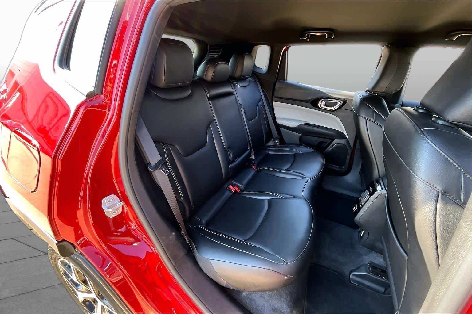 Used 2025 Red Hot Pearlcoat Jeep Limited image 19