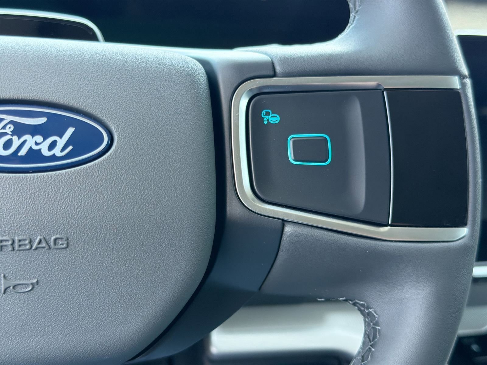 New 2026 Oxford White Ford Active image 25
