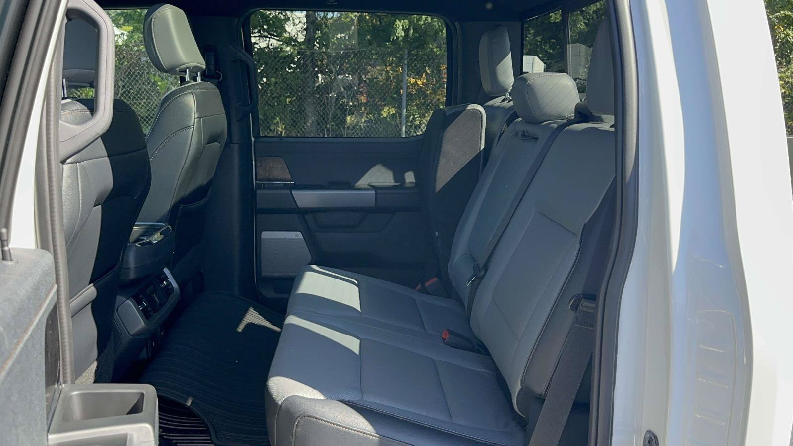 Used 2023 White Metallic Ford LARIAT image 14