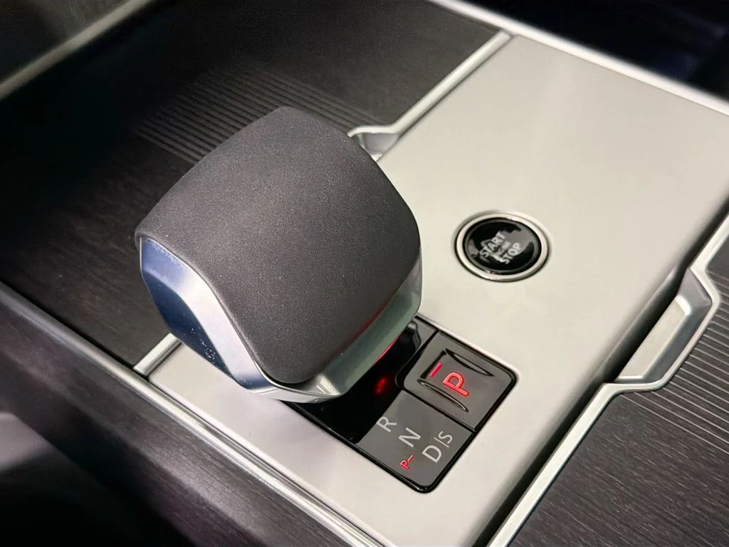 Used 2026 Black Land Rover Autobiography image 17