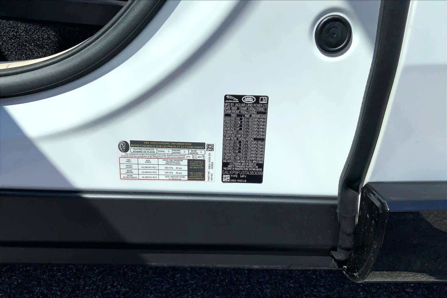 New 2026 Fuji White Land Rover SE image 11