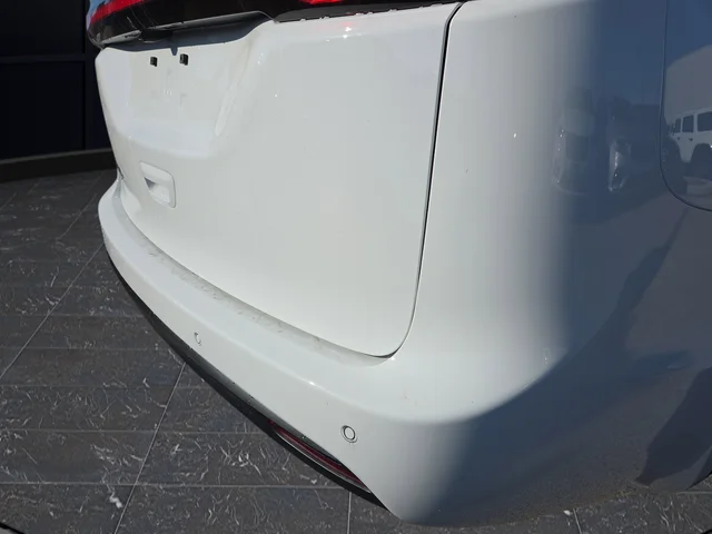 New 2026 Bright White Clear-Coat Exterior Paint Chrysler Select image 34