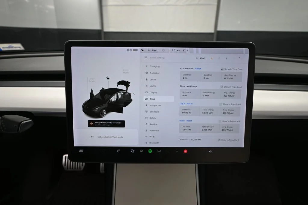 Used 2018 Black Tesla Long Range image 28