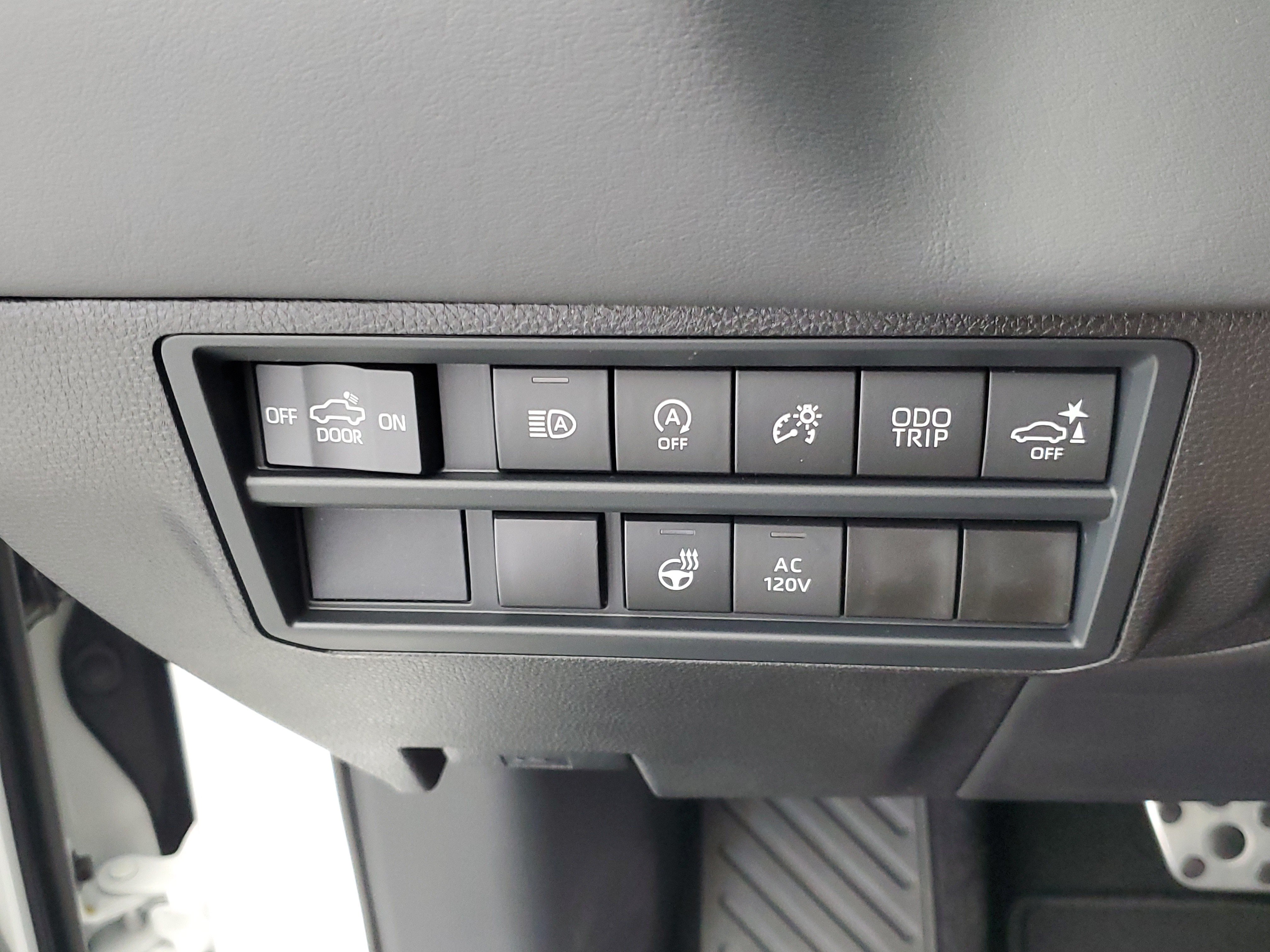 New 2026 Wind Chill Pearl <sup>1</sup> Toyota  Platinum image 31
