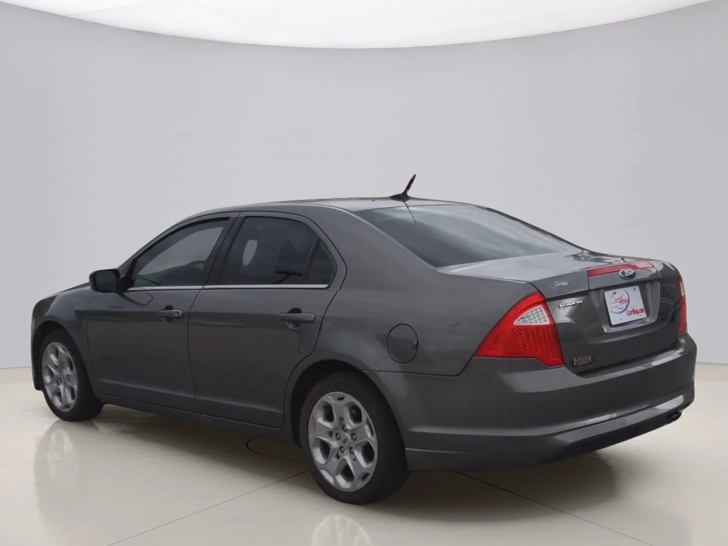 Used 2010 Gray Ford SE image 3