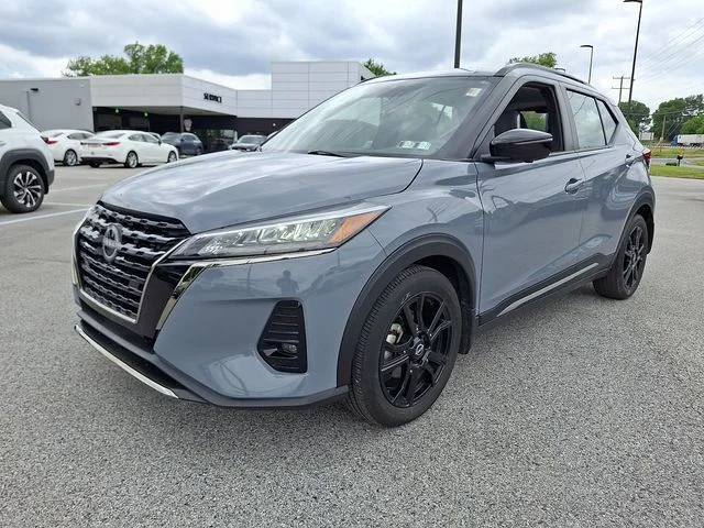 Used 2023 Gray Nissan SR image 4