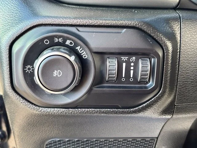 Used 2022 Black Jeep Sahara 4x4 image 28
