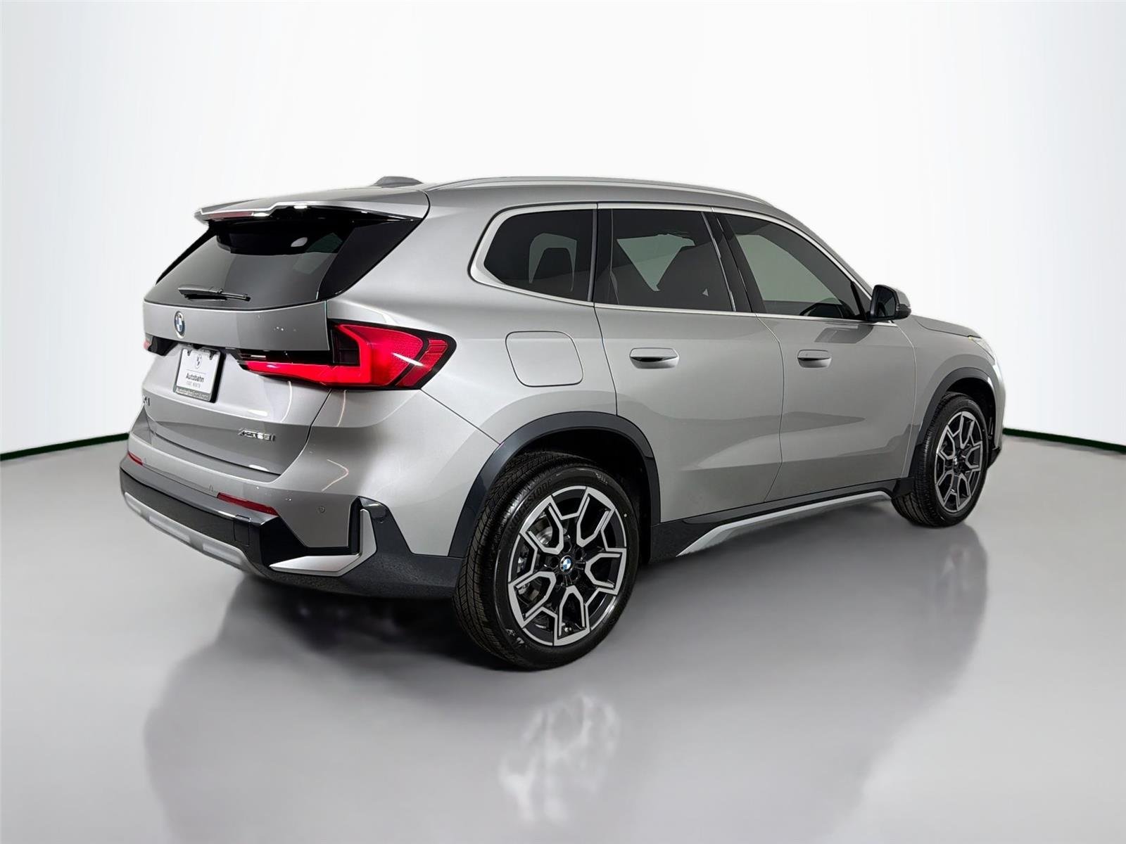 New 2026 Space Silver Metallic BMW xDrive28i image 10