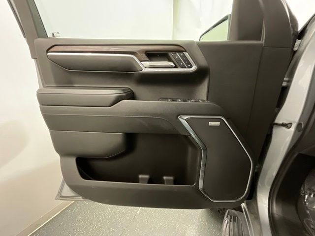 Used 2024 Silver GMC SLT image 9