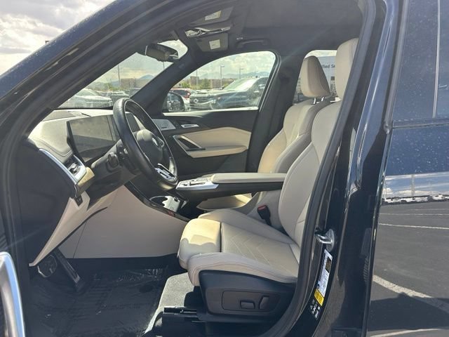 Used 2023 Black BMW xDrive28i image 16