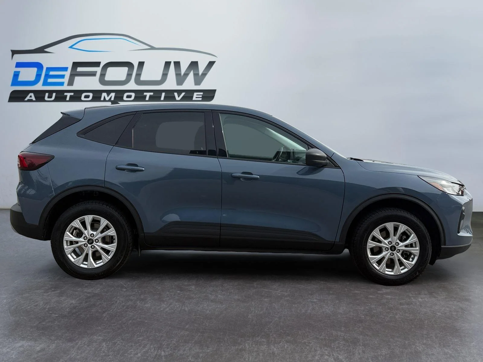 Used 2025 Vapor Blue Ford Active image 2